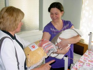 Л. Лонюк в неонатальному центрі