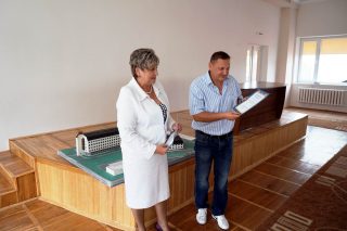 Л.А. Гагаловська вручає подяки працівникам лікарні Л.А. Гагаловська вручає подяки працівникам лікарні