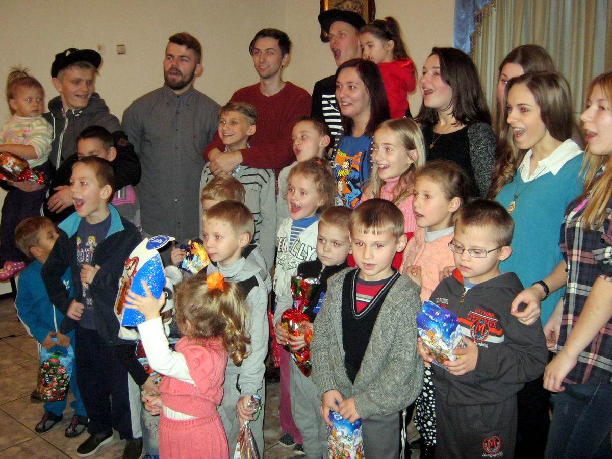 Подарунки вручено