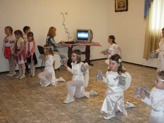 Танок добрих ангелів з "Території щастя"