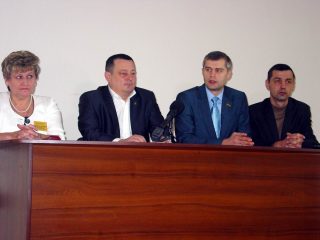 Зліва направо: в.о. генерального директора ВОДТМО Л. Гагаловська, перший заступник голови Волинської обласної ради О. Пирожик, радник голови і депутат обласної ради В. Рубльов, керуючий справами апарату обласної ради О. Ляшко Зліва направо: в.о. генерального директора ВОДТМО Л. Гагаловська, перший заступник голови Волинської обласної ради О. Пирожик, радник голови і депутат обласної ради В. Рубльов, керуючий справами апарату обласної ради О. Ляшко