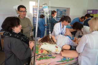 Акушери-гінекологи вчаться приймати важкі і проблемні пологи Акушери-гінекологи вчаться приймати важкі і проблемні пологи