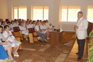 Медичні працівники ВОДТМО за участю письменника Латинського обговорили проблеми підняття престижу медичної професії