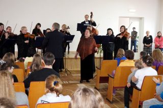 Співає Зоя Комарук