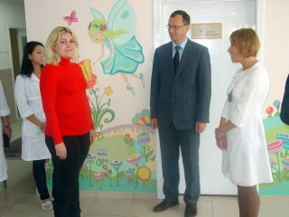 Мама дитини задоволена покращенням умов для відвідувачів Мама дитини задоволена покращенням умов для відвідувачів
