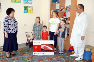 Вручення телевізора Вручення телевізора