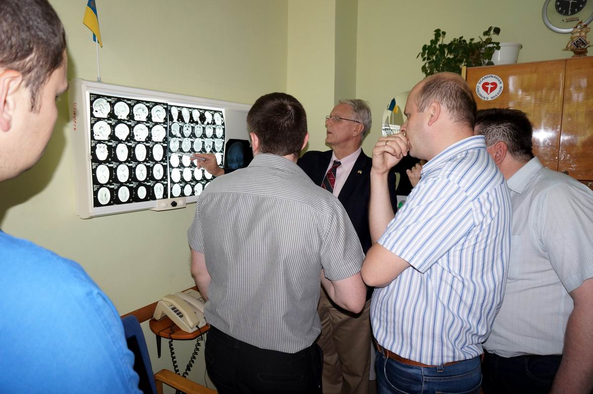 Обговорення пацієнта з черепно-мозковою травмою у відділенні анестезіології