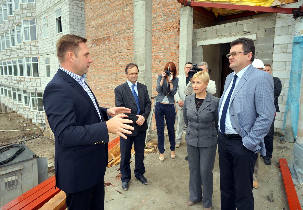 Візит директора та експертів національного проекту "Нове життя - нова якість охорони материнства і дитинства" на будівельний майданчик Волинського обласного перинатального центру
