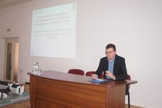 Ігор Ващенюк відкриває презентацію Ігор Ващенюк відкриває презентацію
