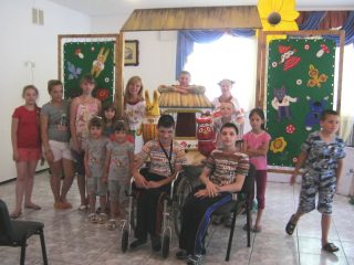 Лялькова вистава у санаторії для дітей з батьками "Дачний" Лялькова вистава у санаторії для дітей з батьками "Дачний"