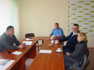 Зліва направо: Сергій Ляшенко, Ігор Дородних (заступник  генерального директора з хірургічної роботи), Бо Валенберг, Людмила Лонюк