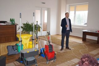 Виступає Євген Сухарєв