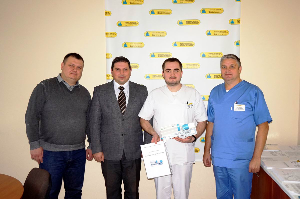 Зліва направо: Сергій Ляшенко (генеральний директор ВОДТМО), Григорій Троцький, Михайло Ловга, Ігор Дородних (заступник генерального директора з хірургічної роботи)
