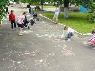 Конкурс малюнка на асфальті