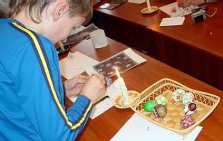 Майстер-клас по писанкарству в обласній дитячій клінічній лікарні Майстер-клас по писанкарству в обласній дитячій клінічній лікарні
