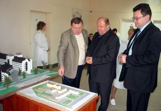 Зліва направо: Генеральний директор ВОДТМО Г. Ващилін, Заступник Секретаря Ради національної безпеки і оборони України Б. Зайчук, Начальник управління охорони здоров'я облдержадміністрації І. Ващенюк Зліва направо: Генеральний директор ВОДТМО Г. Ващилін, Заступник Секретаря Ради національної безпеки і оборони України Б. Зайчук, Начальник управління охорони здоров'я облдержадміністрації І. Ващенюк