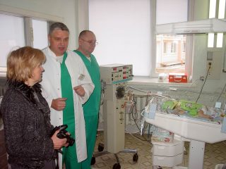 19 грудня, голова Волинського обласного благодійного фонду “Дитяча місія Україна” Людмила Лонюк організувала святковий обід дітям в лікарні, вітала батьків з святом та роздавала щедрі гостинці самим маленьким в неонатальному центрі. 19 грудня, голова Волинського обласного благодійного фонду “Дитяча місія Україна” Людмила Лонюк організувала святковий обід дітям в лікарні, вітала батьків з святом та роздавала щедрі гостинці самим маленьким в неонатальному центрі.