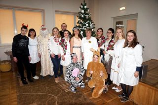 Лікарі-інтерни з розвагами для дітей Лікарі-інтерни з розвагами для дітей
