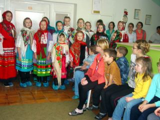 Фольклорний ансамбль “Зоряниця” Фольклорний ансамбль “Зоряниця”