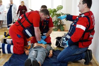 Удосконалюємо практичні навики по невідкладній допомозі Удосконалюємо практичні навики по невідкладній допомозі