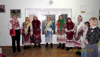 В. Чепелюк (крайній зліва), Л. Лонюк (крайня справа)