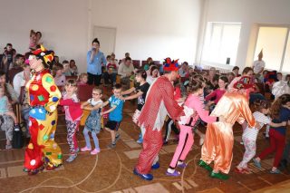 Весела розвага клоунів