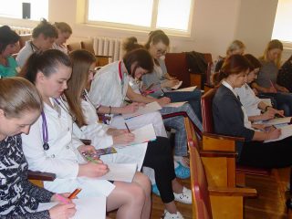 Навчаються лікарі-інтерни та педагогічні працівники Навчаються лікарі-інтерни та педагогічні працівники