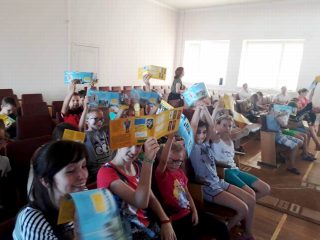 Члени Спілки Української Молоді в Україні в обласній дитячій клінічній лікарні