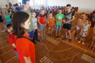 Члени Спілки Української Молоді в Україні в обласній дитячій клінічній лікарні