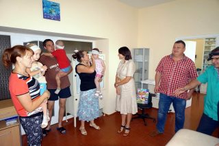 З прооперованими дітьми З прооперованими дітьми