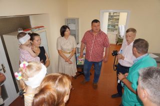 З прооперованими дітьми З прооперованими дітьми