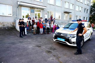 Патрульна поліція про безпечну поведінку