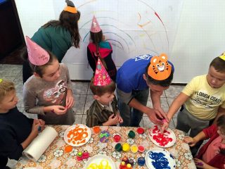 Волонтери “Volunteer Community общини прогресивного іудаїзму” у санаторії для дітей з батьками “Дачний”