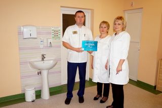 Зліва направо: Ігор Хом’як (головна медична сестра ВОДТМО), Людмила Горбатюк (старша медична сестра приймально-діагностичного відділення), Олена Костюк (зав. приймально-діагностичним відділенням)