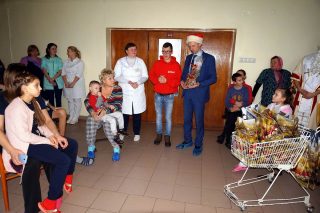 Подарунки для дітей у хірургічному відділенні