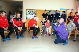 Футболісти «Волині» в педіатричному відділенні № 1 та 2 Футболісти «Волині» в педіатричному відділенні № 1 та 2