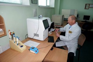 Сучасний діагностичний лабораторний аналізатор