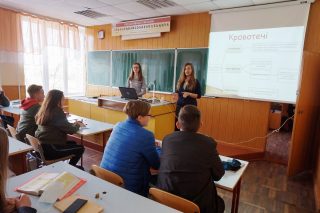 Лікарі інтерни ВОДМО в гостях у старшокласників 22 школи