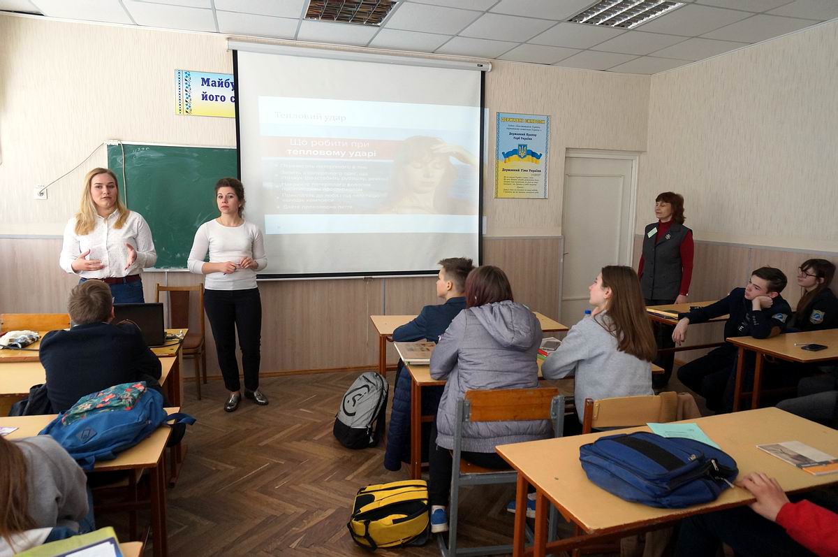Лікарі інтерни ВОДМО в гостях у старшокласників 22 школи