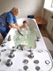 Гідромасажна ванна в санаторії для дітей з батьками «Дачний» Гідромасажна ванна в санаторії для дітей з батьками «Дачний»