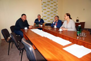 Зліва направо: Сергій Ляшенко (генеральний директор), Ігор Дородних (медичний директор з хірургії), П'єр Феррарі, Олена Єлісєєва