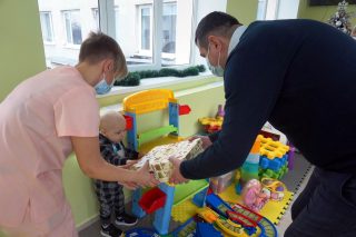 Різдвяні подарунки в обласній дитячій клінічній лікарні