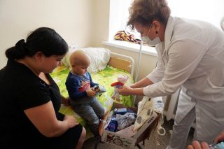 Різдвяні подарунки в обласній дитячій клінічній лікарні