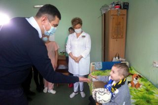 Різдвяні подарунки в обласній дитячій клінічній лікарні